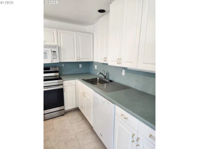 $525,000 | 1040 Bay Street, Unit 14, Florence, OR 97439