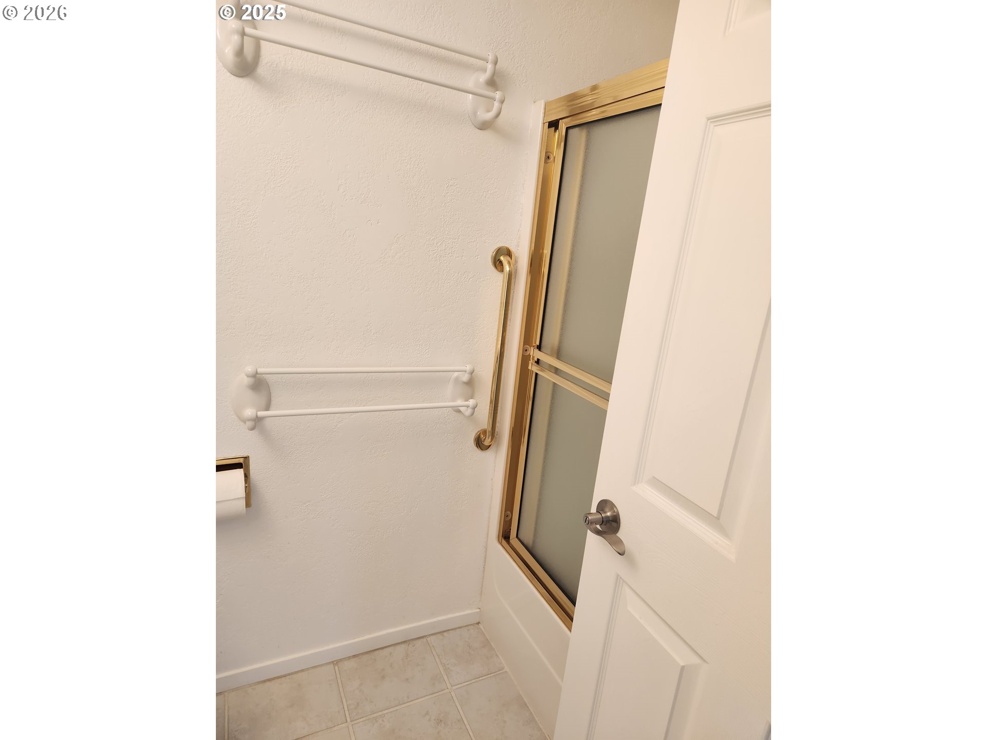 1040 Bay Street Florence, OR 97439 - Photo 22 of 36 Bathroom