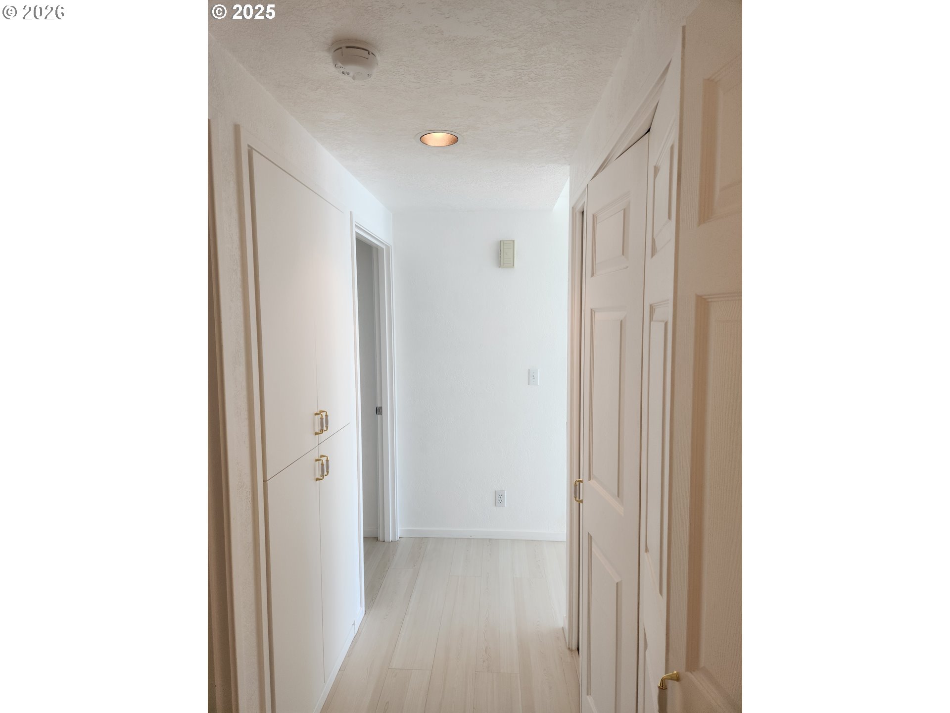 1040 Bay Street Florence, OR 97439 - Photo 27 of 36 Hallway