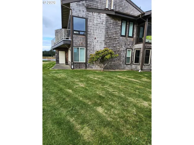 $525,000 | 1040 Bay Street, Unit 14, Florence, OR 97439