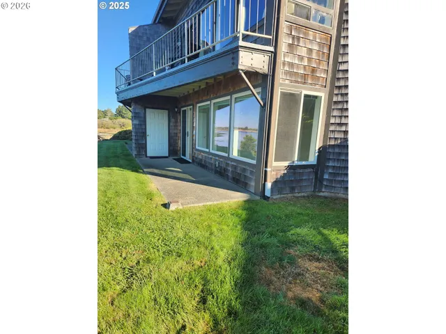 $525,000 | 1040 Bay Street, Unit 14, Florence, OR 97439