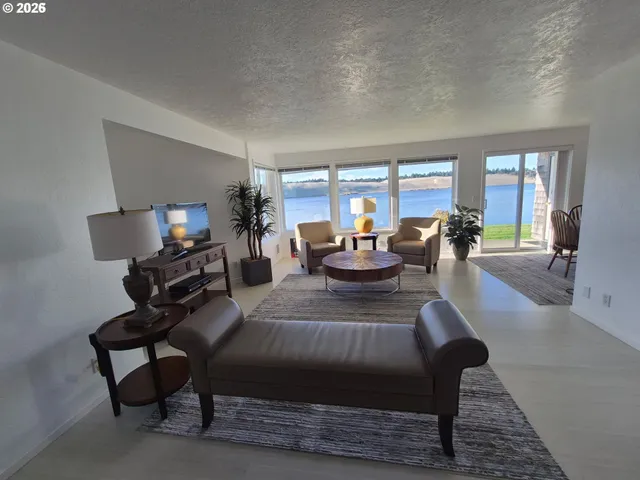 $525,000 | 1040 Bay Street, Unit 14, Florence, OR 97439