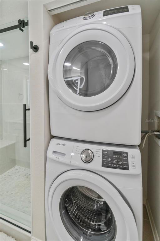 433 Cerromar Lane, Unit 441 Venice, FL 34293 - Photo 43 of 65 a utility room with dryer and washer