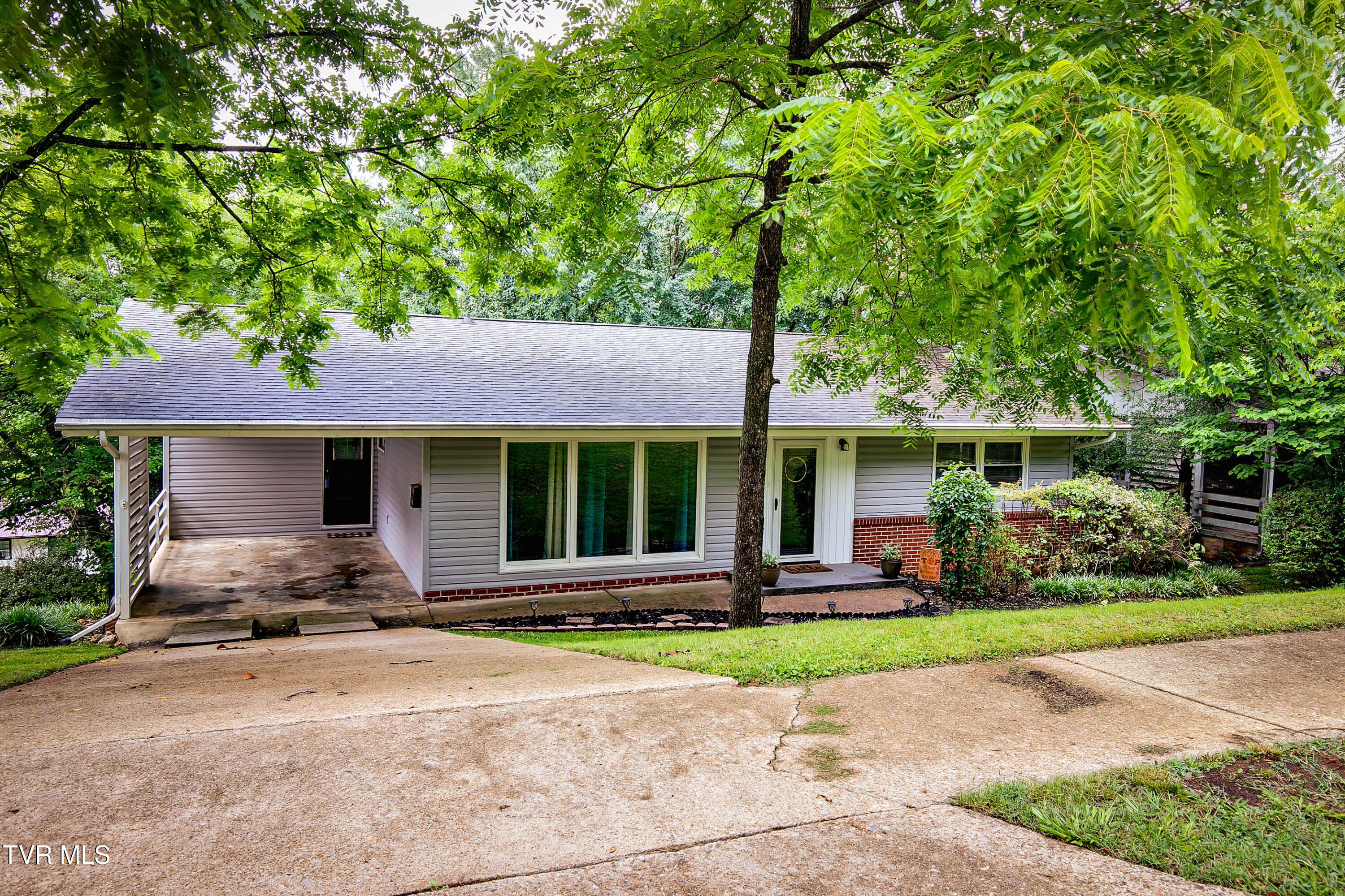 553 Bays View Road Kingsport, TN 37660 - Photo 2 of 34 553 Bays View Rd-2