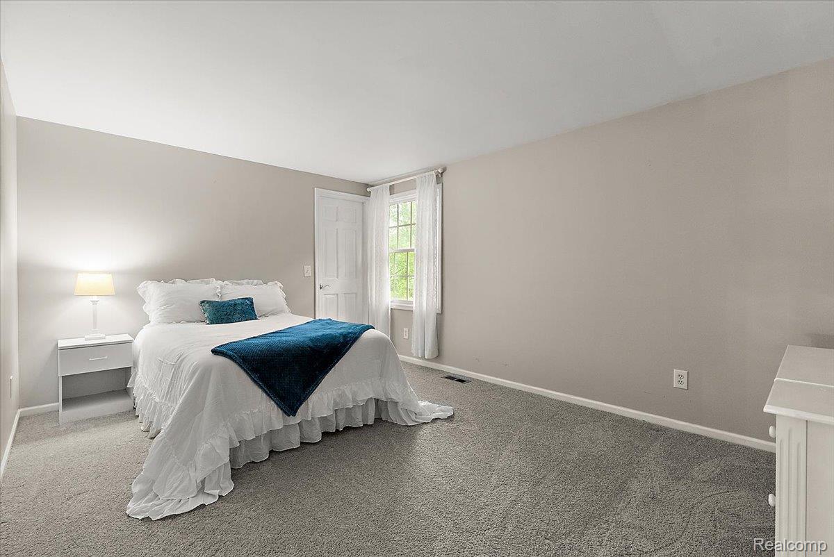 5033 Aintree Court Rochester, MI 48306 - Photo 39 of 64 2nd bedroom
