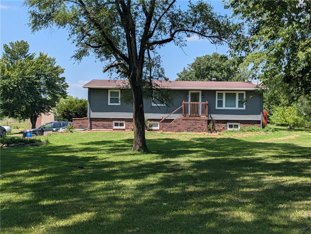 19950 Parallel Road Tonganoxie, KS 66086 - Photo 1 of 5