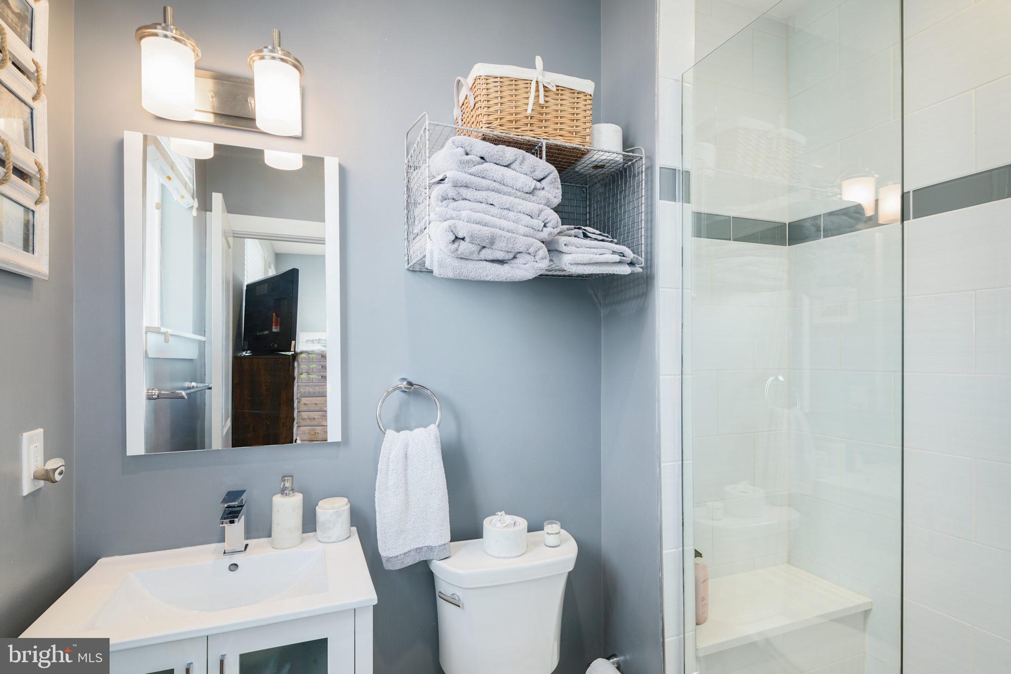 717 North 17th Street, Unit 2 Philadelphia, PA 19130 - Photo 14 of 16