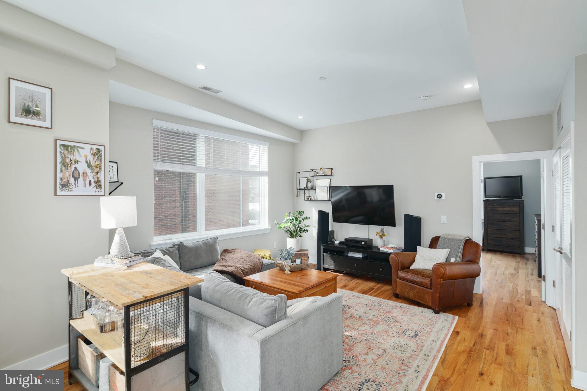 717 North 17th Street, Unit 2 Philadelphia, PA 19130 - Photo 4 of 16
