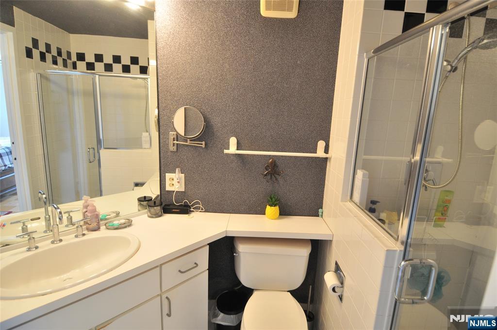 250 Gorge Road, Unit 28I Cliffside Park, NJ 07010 - Photo 12 of 24 Gallery Image 12