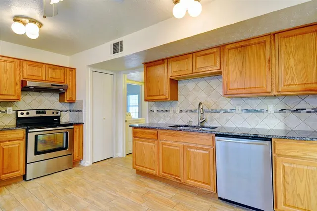 $1,600 | 6764 Dandelion Drive, Fort Worth, TX 76137