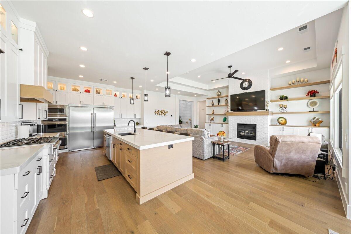 719 Scenario Street Washington, UT 84780 - Photo 15 of 72 Chef's Kitchen open to Great Room
