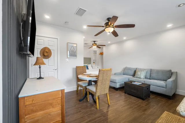 $2,100 | 43 West Plumosa Lane, Unit S, Lake Worth, FL 33467