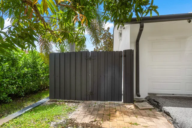 $2,100 | 43 West Plumosa Lane, Unit S, Lake Worth, FL 33467