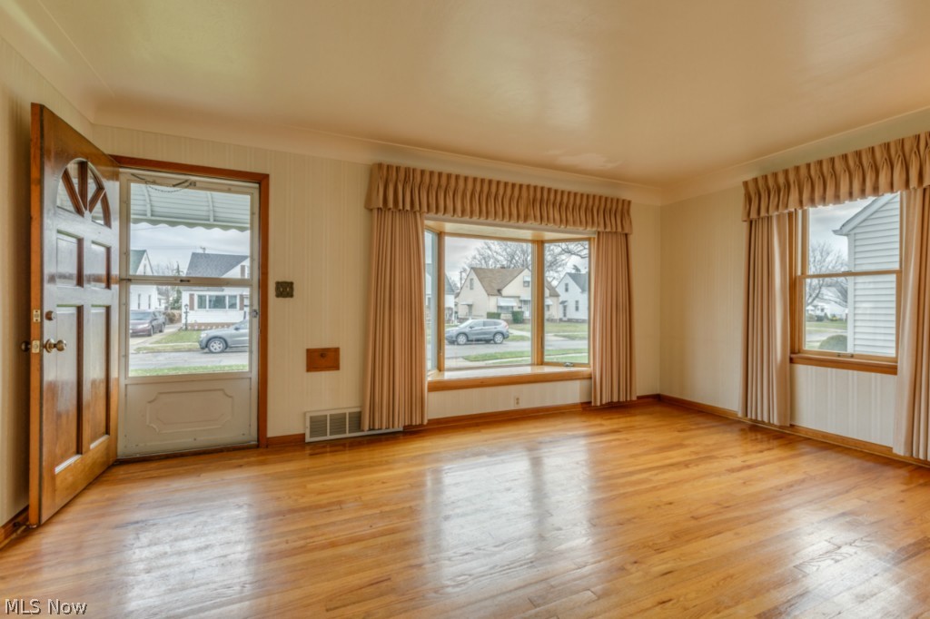 678 Pendley Road Willowick, OH 44095 - Photo 2 of 20 Gallery Image 2