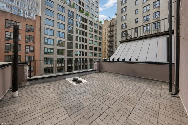 $2,080,000 | 256 West 88th Street, Unit PH | Upper West Side