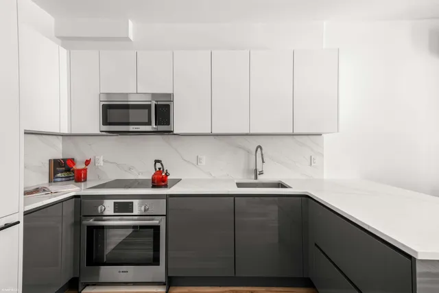 $2,080,000 | 256 West 88th Street, Unit PH | Upper West Side