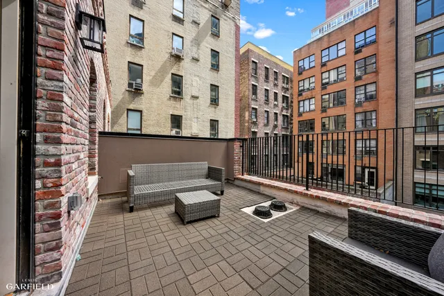 $2,080,000 | 256 West 88th Street, Unit PH | Upper West Side