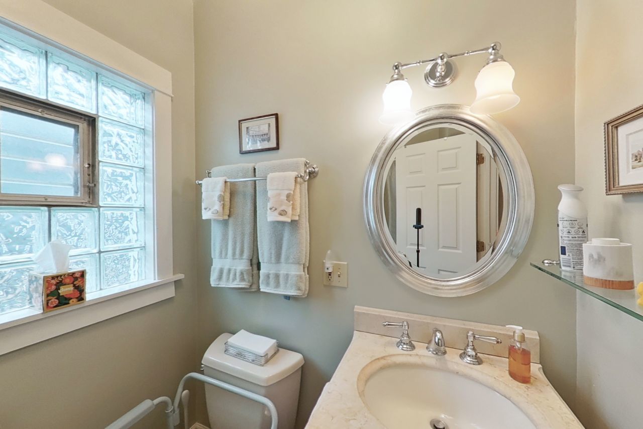 114 South Elm Street Mount Prospect, IL 60056 - Photo 20 of 44 a bathroom with a sink mirror and tub