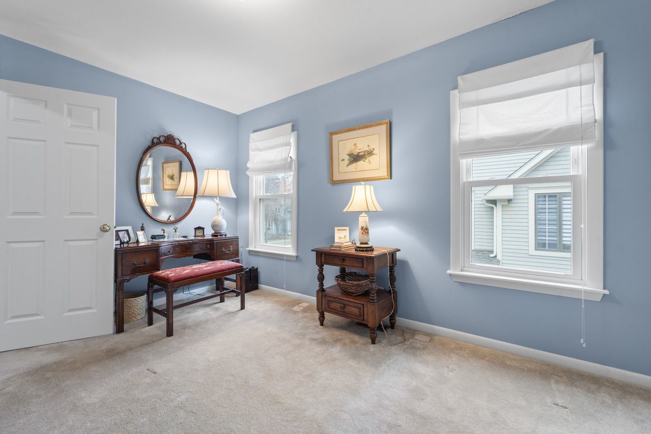 114 South Elm Street Mount Prospect, IL 60056 - Photo 25 of 44 a view of a livingroom with furniture and a mirror