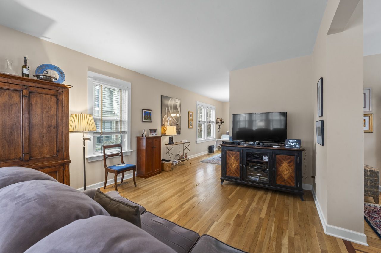 114 South Elm Street Mount Prospect, IL 60056 - Photo 7 of 44 a living room with furniture and a flat screen tv