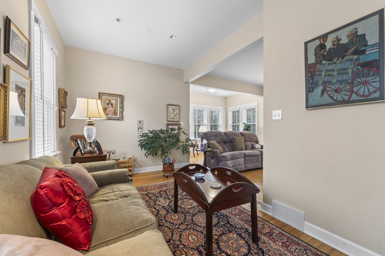 114 South Elm Street Mount Prospect, IL 60056 - Photo 10 of 44 a living room with furniture and a potted plant