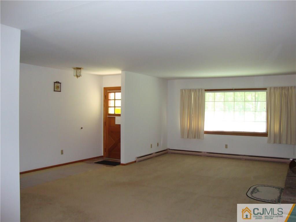 231 Davidson's Mill Road North Brunswick, NJ 08902 - Photo 8 of 17 an empty room with windows