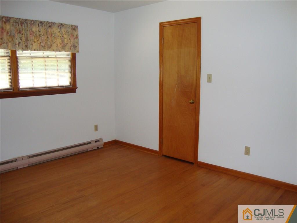 231 Davidson's Mill Road North Brunswick, NJ 08902 - Photo 10 of 17 an empty room with a window