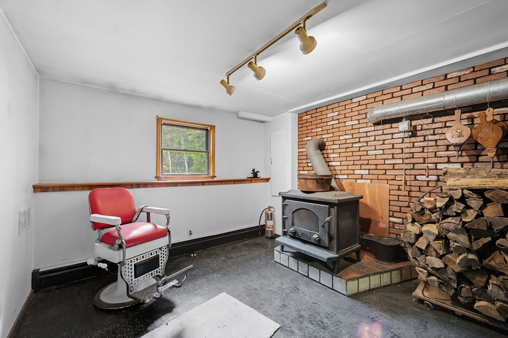 45 Red Gate Road Tyngsborough, MA 01879 - Photo 35 of 42 a living room with furniture