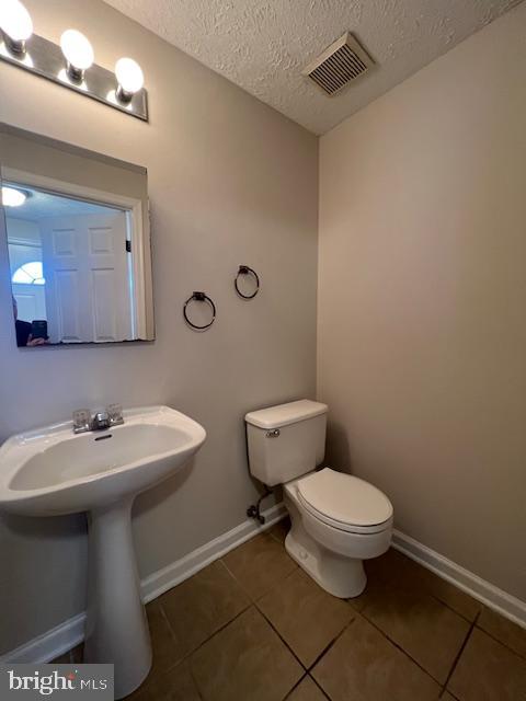 6627 Haydown Court Frederick, MD 21703 - Photo 9 of 30 a bathroom with a sink toilet and a mirror