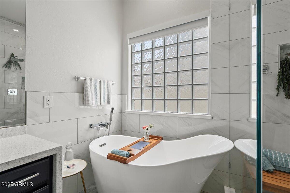 2885 North Riley Road Buckeye, AZ 85396 - Photo 30 of 77 2885 N Riley_Primary Bath
