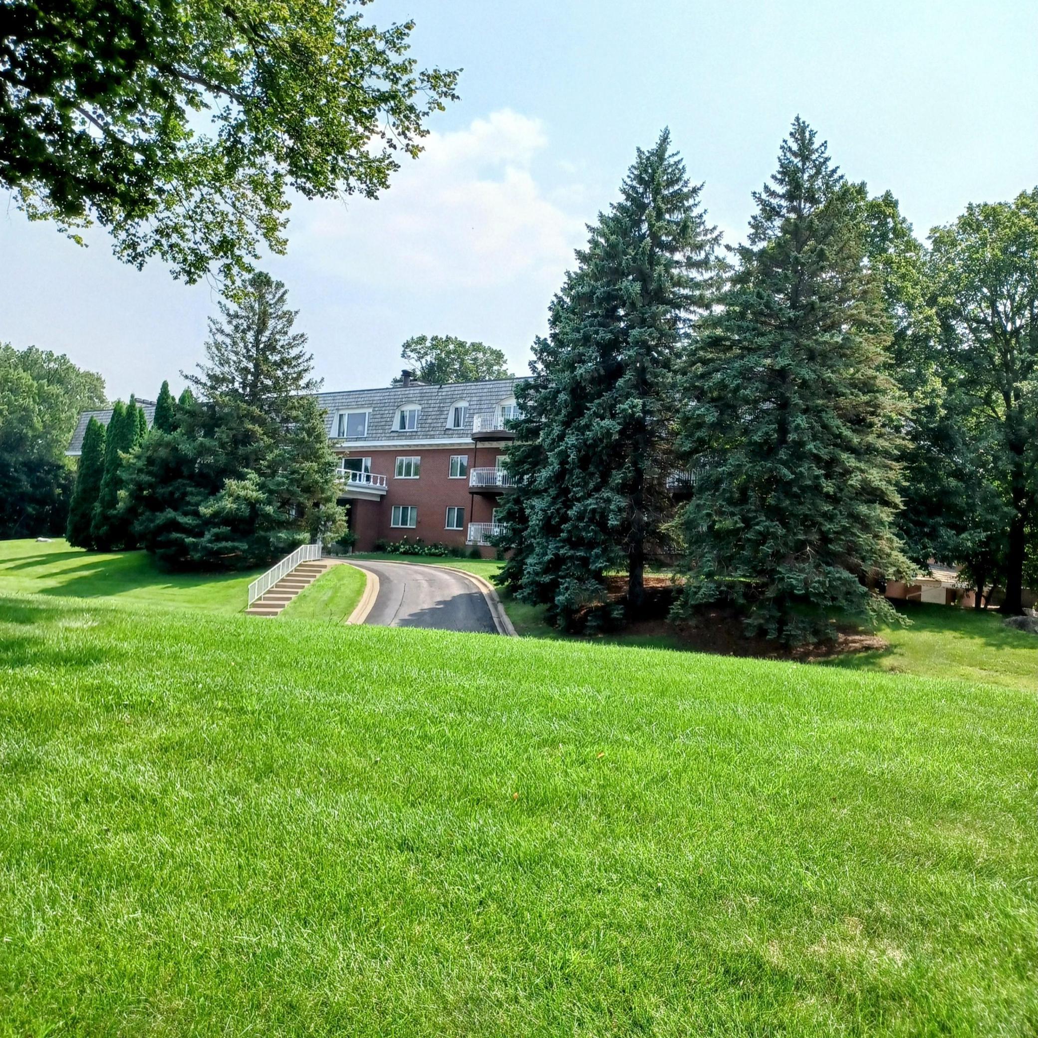 8621 Basswood Road, Unit 23 Eden Prairie, MN 55344 - Photo 2 of 31