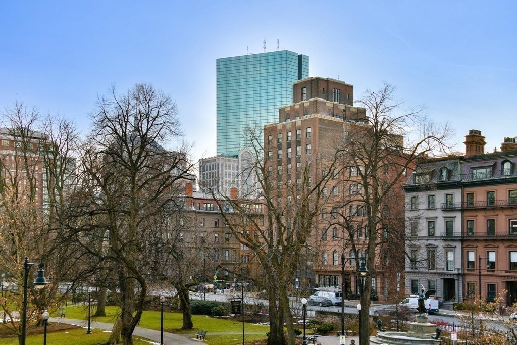 88 Beacon Street, Unit 3 Boston, MA 02108 - Photo 28 of 28 a front view of a residential apartment building with a yard