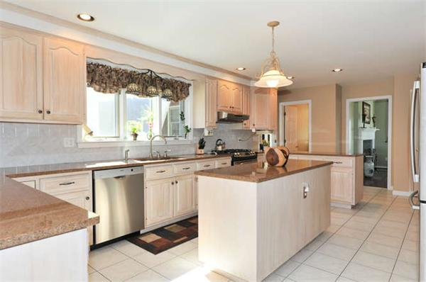 69 Kettle Hole Road Bolton, MA 01740 - Photo 12 of 30