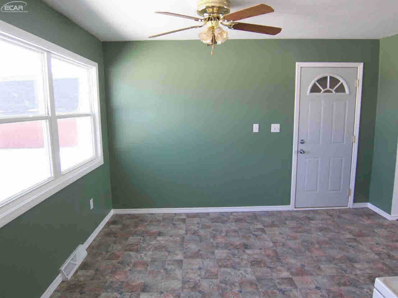 1458 North Nichols Road Flushing, MI 48433 - Photo 8 of 25 21272220-7.JPG