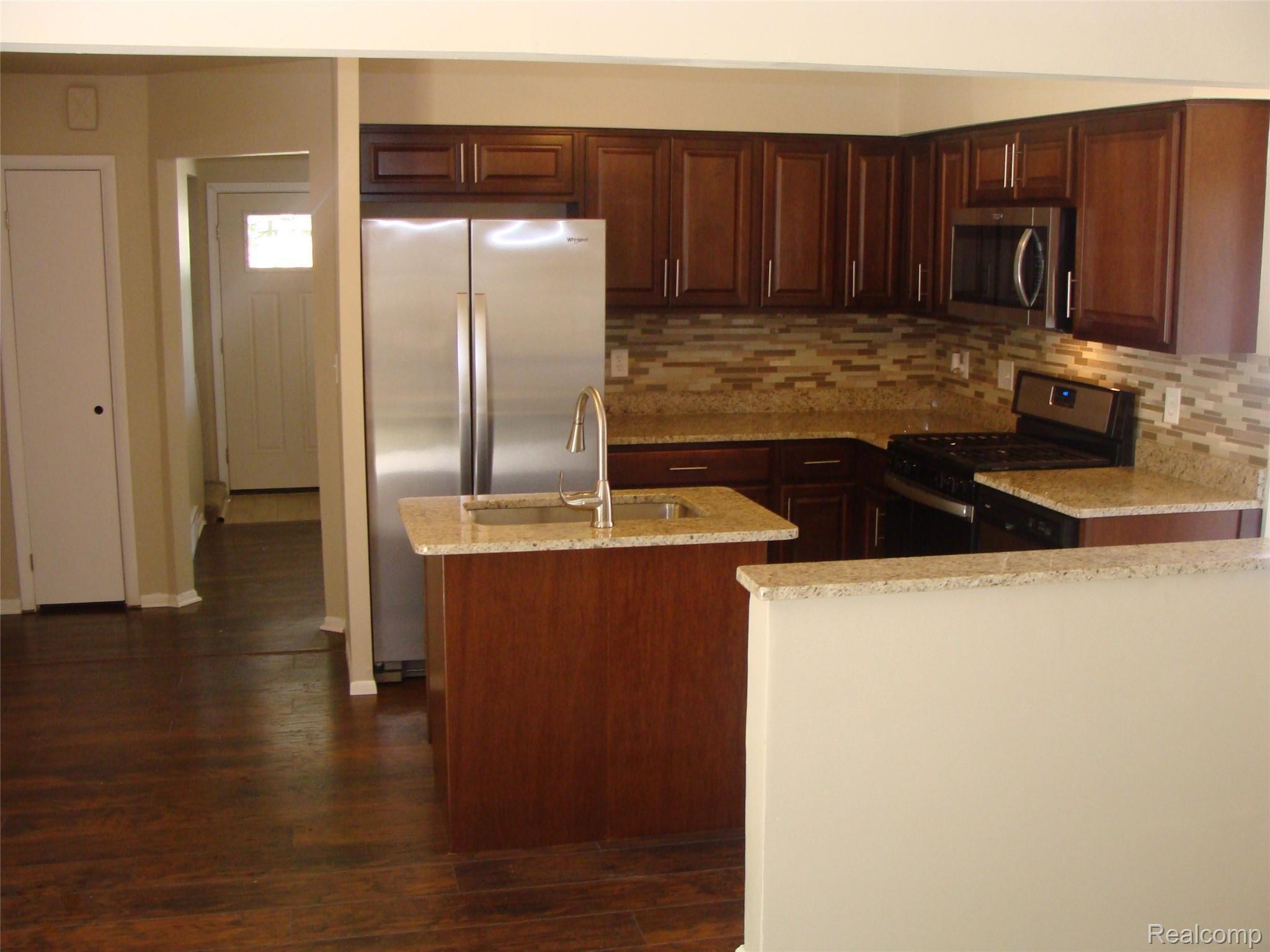 2312 Common Road Warren, MI 48092 - Photo 4 of 26 DSC06223.JPG