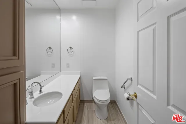 $1,098,000 | 4310 Cahuenga Boulevard, Unit 203, Toluca Lake, CA 91602