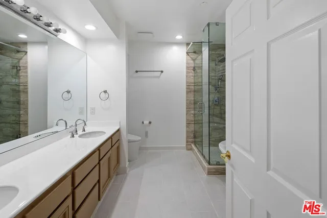 $1,098,000 | 4310 Cahuenga Boulevard, Unit 203, Toluca Lake, CA 91602