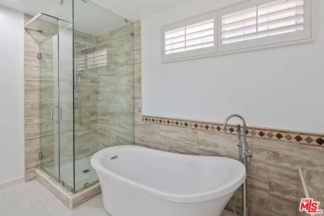 $1,098,000 | 4310 Cahuenga Boulevard, Unit 203, Toluca Lake, CA 91602