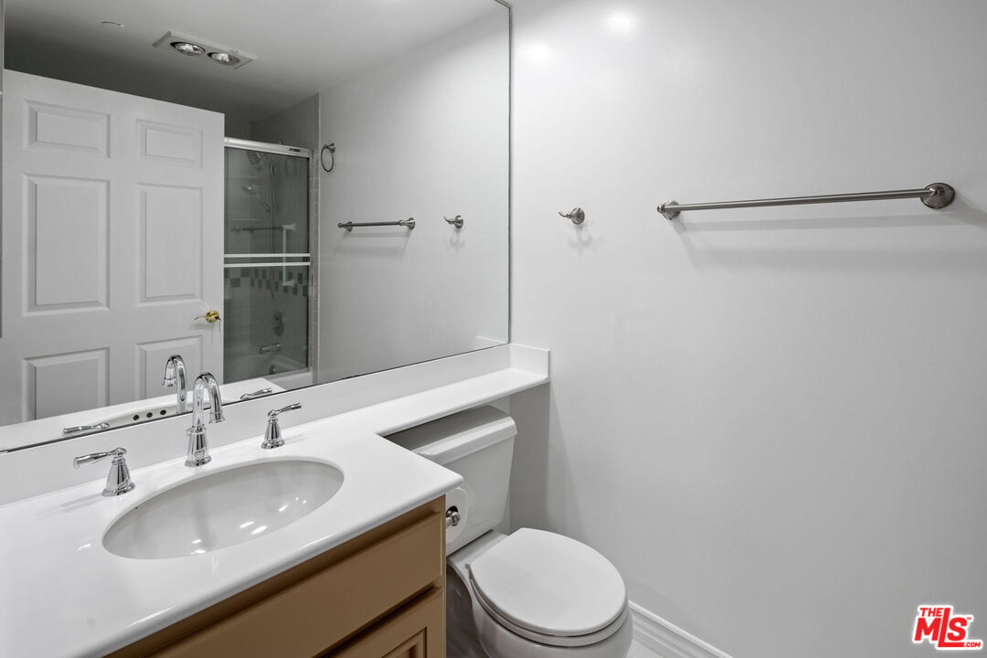 4310 Cahuenga Boulevard, Unit 203 Toluca Lake, CA 91602 - Photo 18 of 21