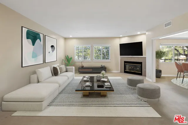 $1,098,000 | 4310 Cahuenga Boulevard, Unit 203, Toluca Lake, CA 91602