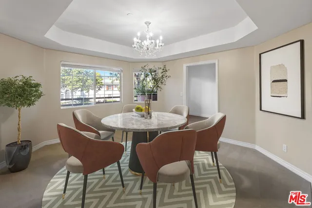 $1,098,000 | 4310 Cahuenga Boulevard, Unit 203, Toluca Lake, CA 91602