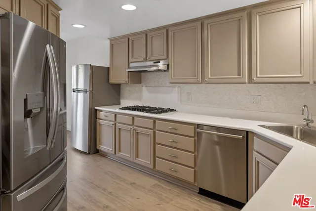 $1,098,000 | 4310 Cahuenga Boulevard, Unit 203, Toluca Lake, CA 91602