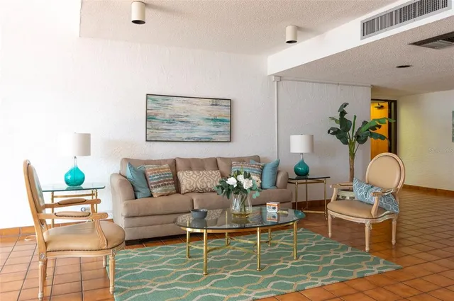 $179,900 | 2593 Countryside Boulevard, Unit 7203, Clearwater, FL 33761