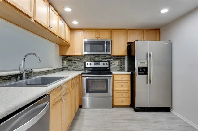 $179,900 | 2593 Countryside Boulevard, Unit 7203, Clearwater, FL 33761