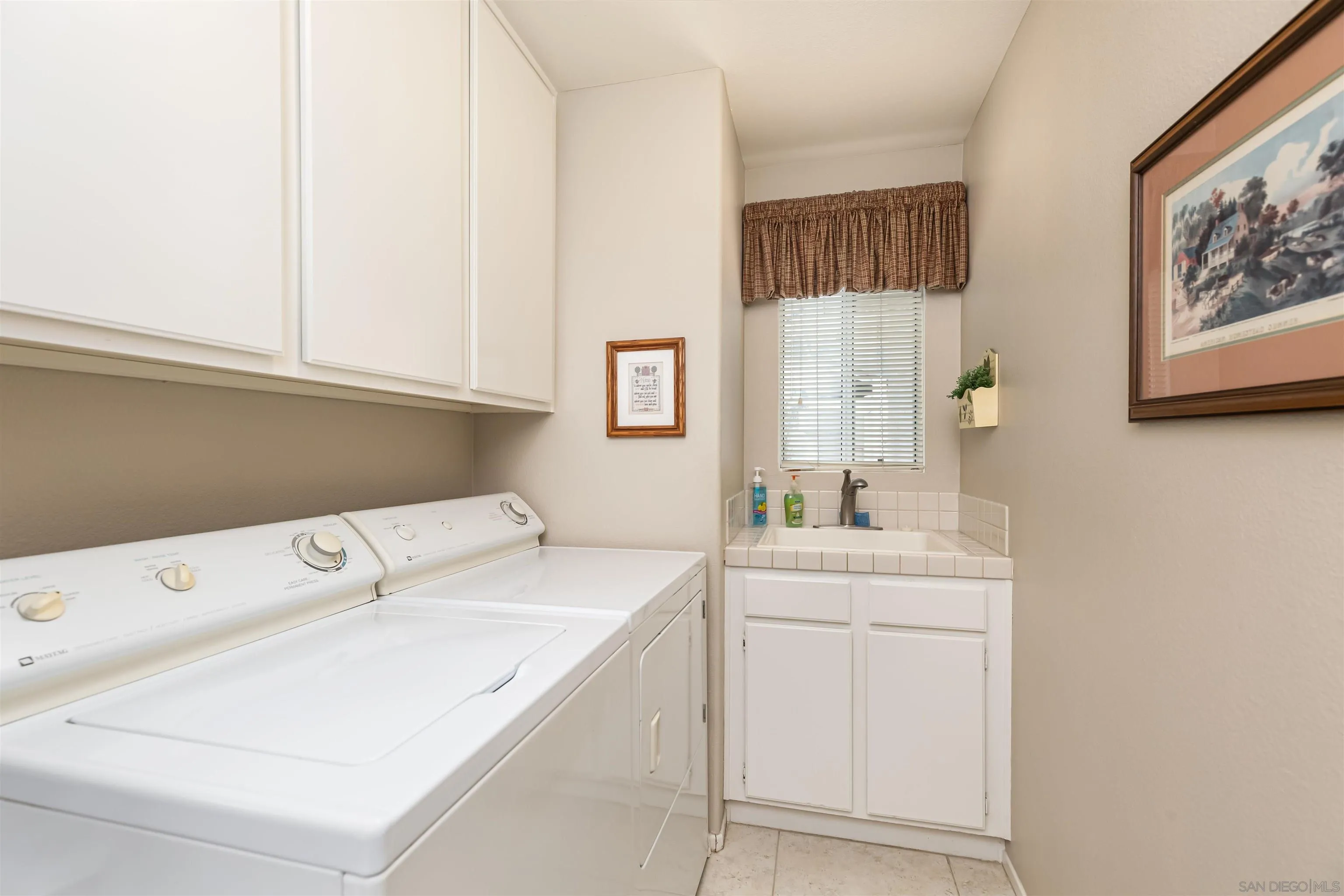 41411 Rue Jadot Temecula, CA 92591 - Photo 15 of 54 a utility room with dryer and washer
