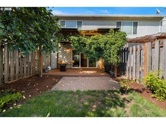 a view of a back yard of the house