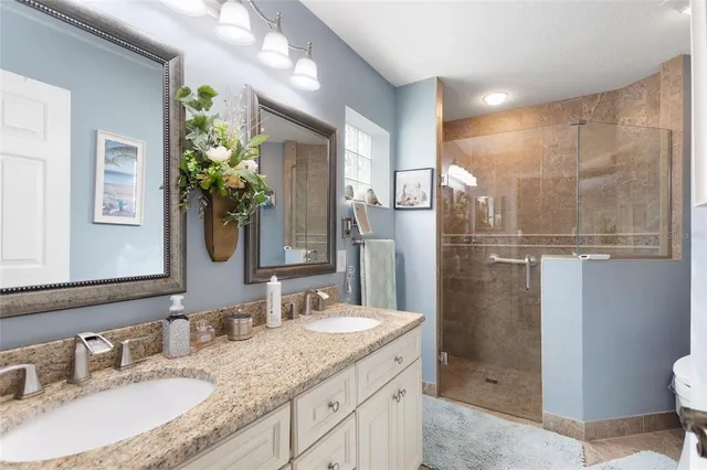 a view of a back yard