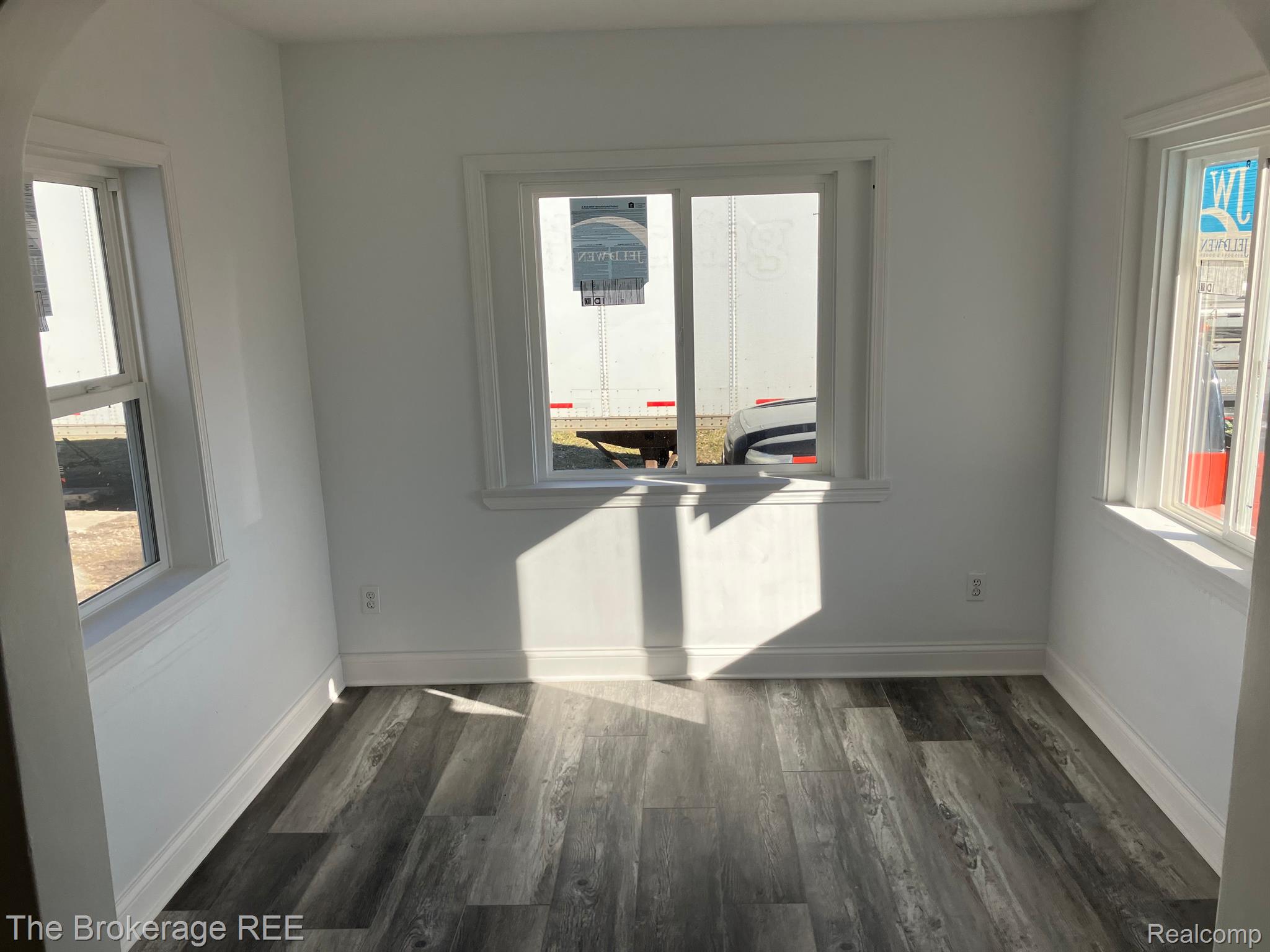5044 Coldwater Road Flint, MI 48504 - Photo 9 of 13 Gallery Image 9