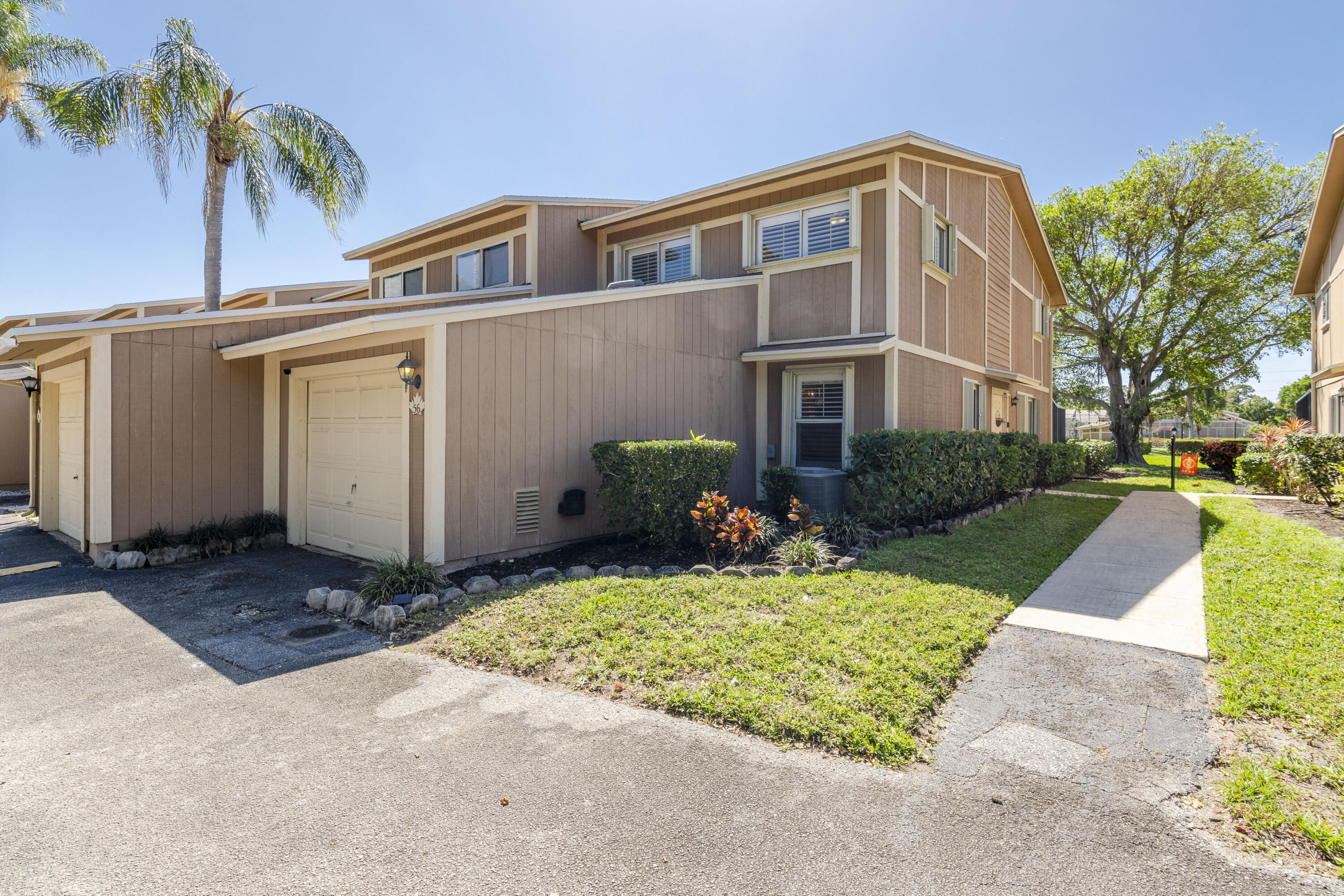 56 Maplecrest Circle Jupiter, FL 33458 - Photo 3 of 33 _IMG1254
