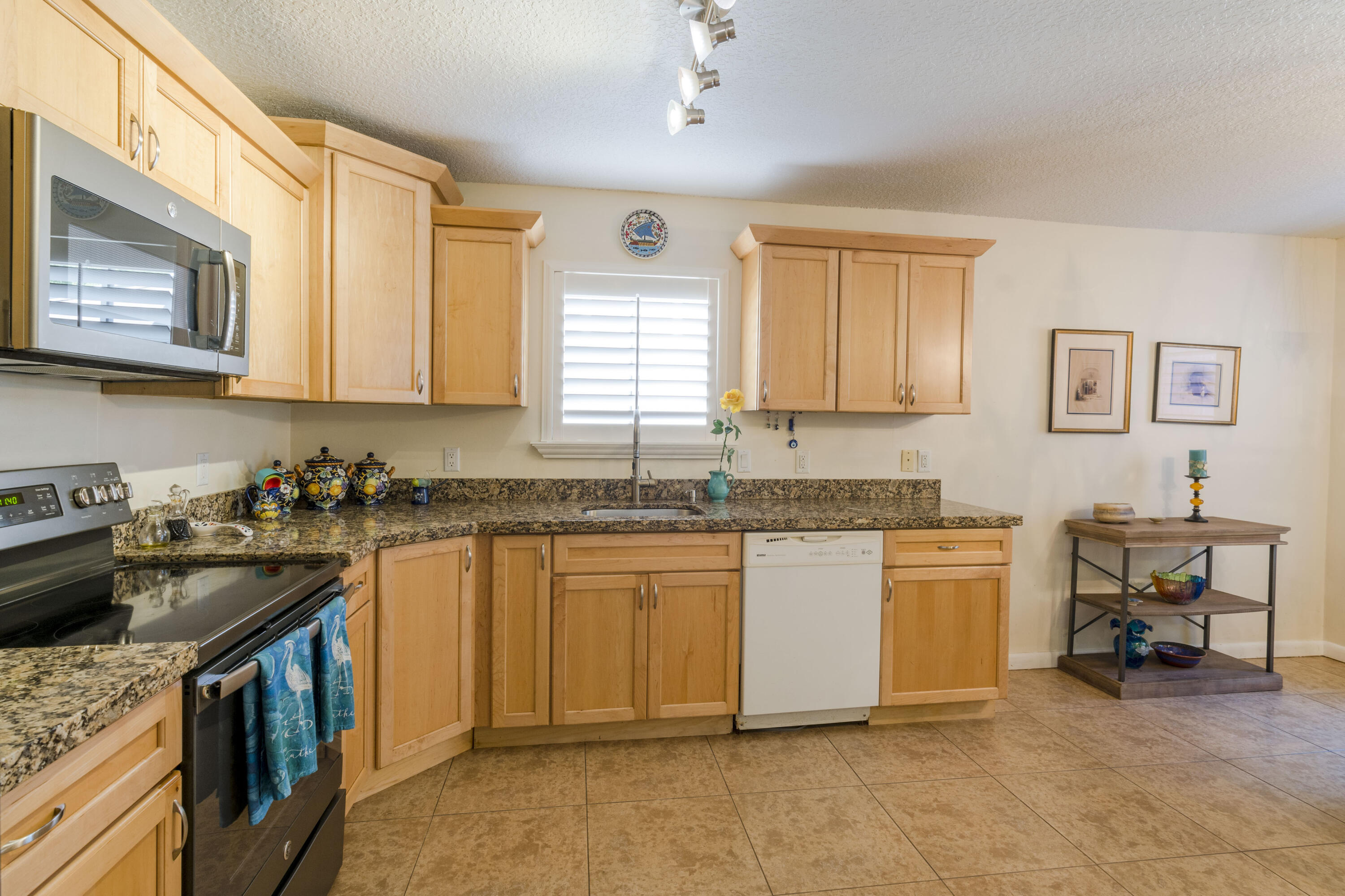 56 Maplecrest Circle Jupiter, FL 33458 - Photo 8 of 33 _IMG1241